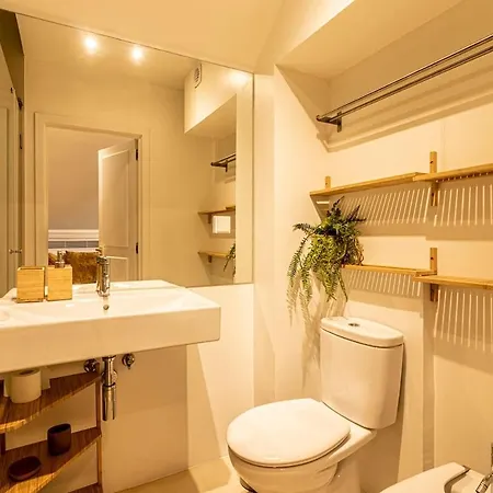 Duplex With Terrace, Comfort In Downtown