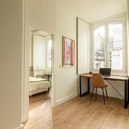 Duplex With Terrace, Comfort In Downtown