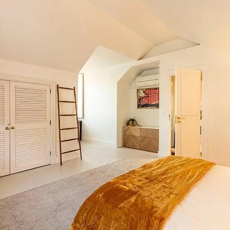Duplex With Terrace, Comfort In Downtown * ליסבון